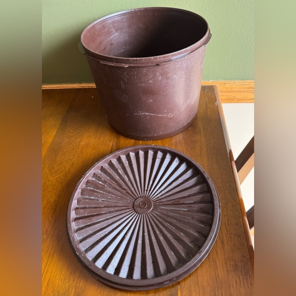 Vintage Tupperware Container - Picture 2 of 3